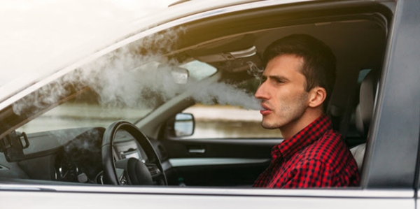 اسپری بوبر برای برطرف کردن بوی سیگار داخل خودرو